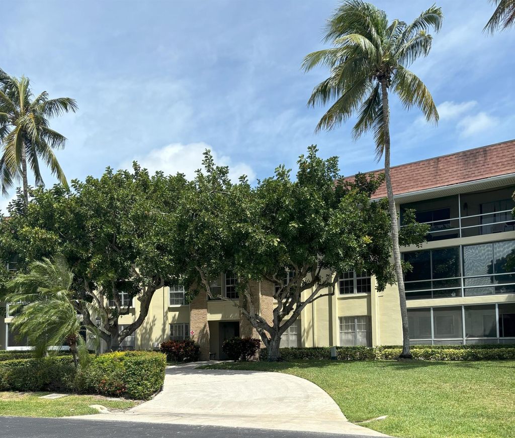 Photo of 5520 Tamberlane 208 Circle #208, Palm Beach Gardens, FL 33418 (MLS # R11086045)