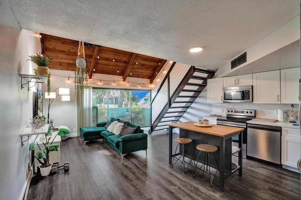 RACQUET CLUB OF DEER CREEK - Residential Lease