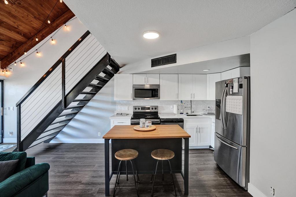 RACQUET CLUB OF DEER CREEK - Residential Lease