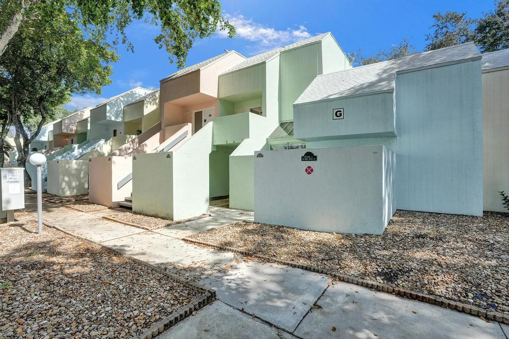 RACQUET CLUB OF DEER CREEK - Residential Lease