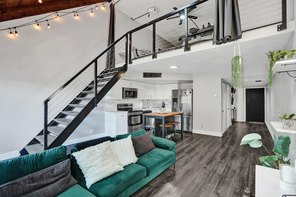 RACQUET CLUB OF DEER CREEK - Residential Lease