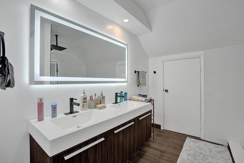 RACQUET CLUB OF DEER CREEK - Residential Lease