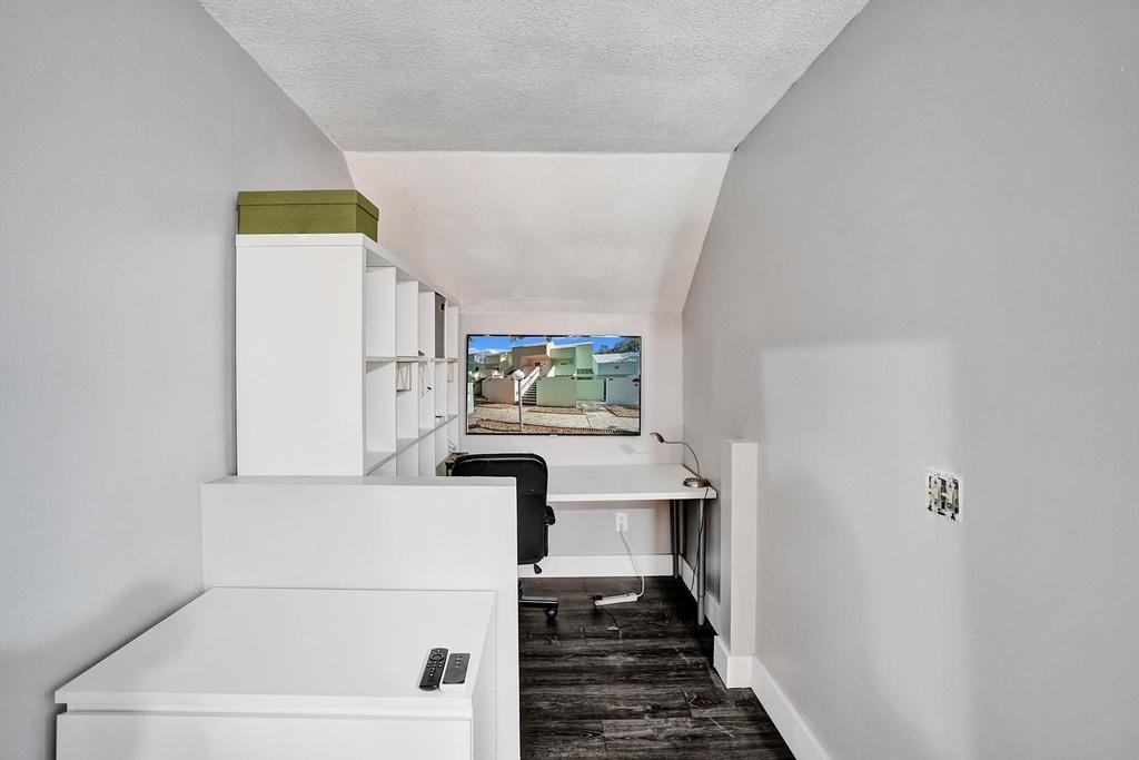 RACQUET CLUB OF DEER CREEK - Residential Lease