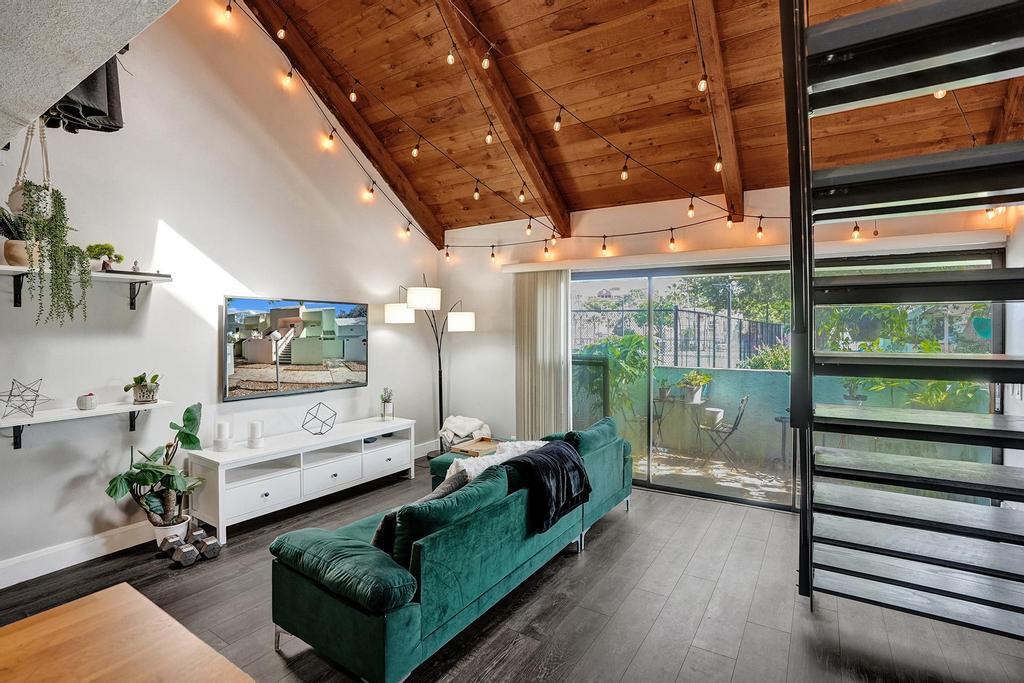 RACQUET CLUB OF DEER CREEK - Residential Lease