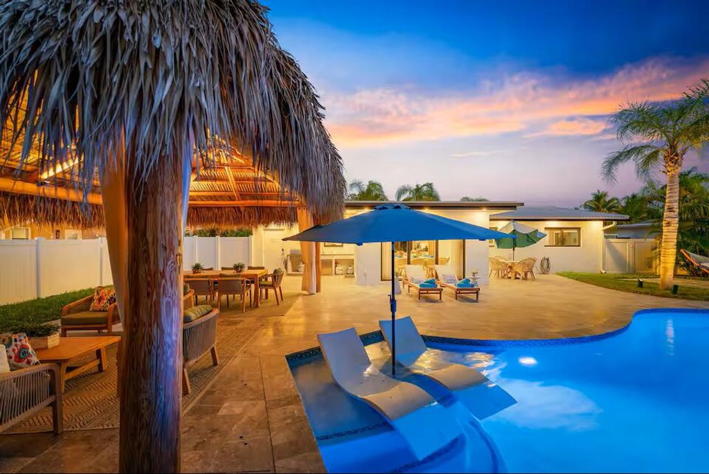 Photo of 4875 NE 18th Avenue, Oakland Park, FL 33334 (MLS # B26020894)