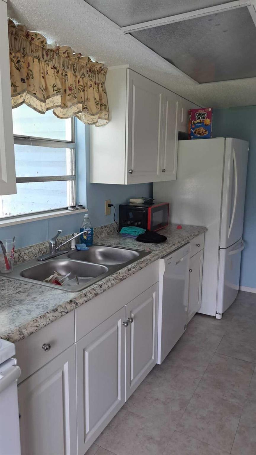 GREAT LAKE SUBDIVISION - Residential Lease