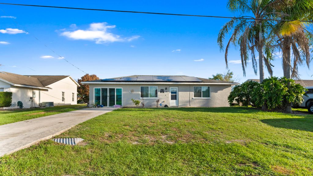 Photo of 386 SE Oakridge Drive, Port Saint Lucie, FL 34984 (MLS # B26032018)