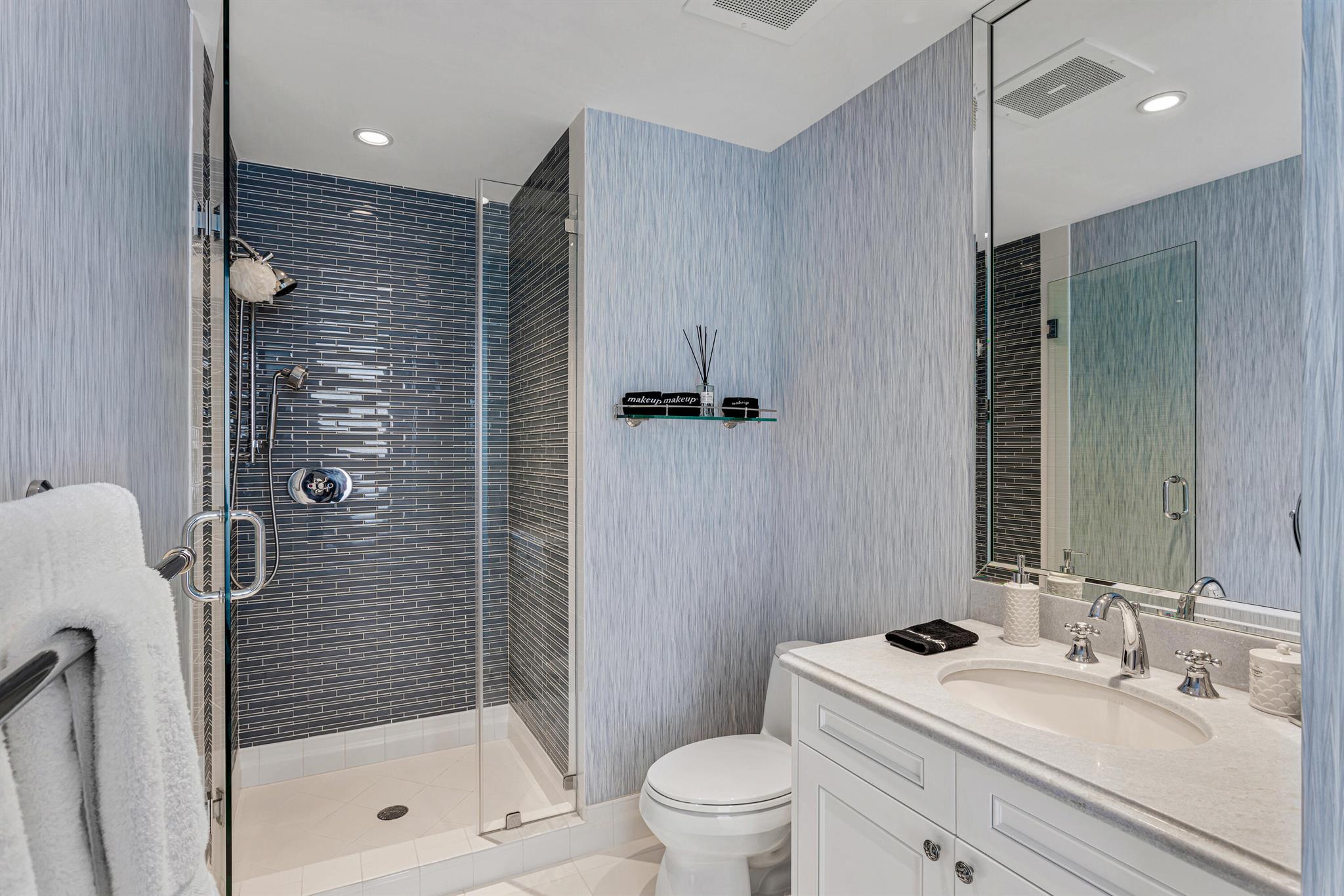 LUXURIA - Residential