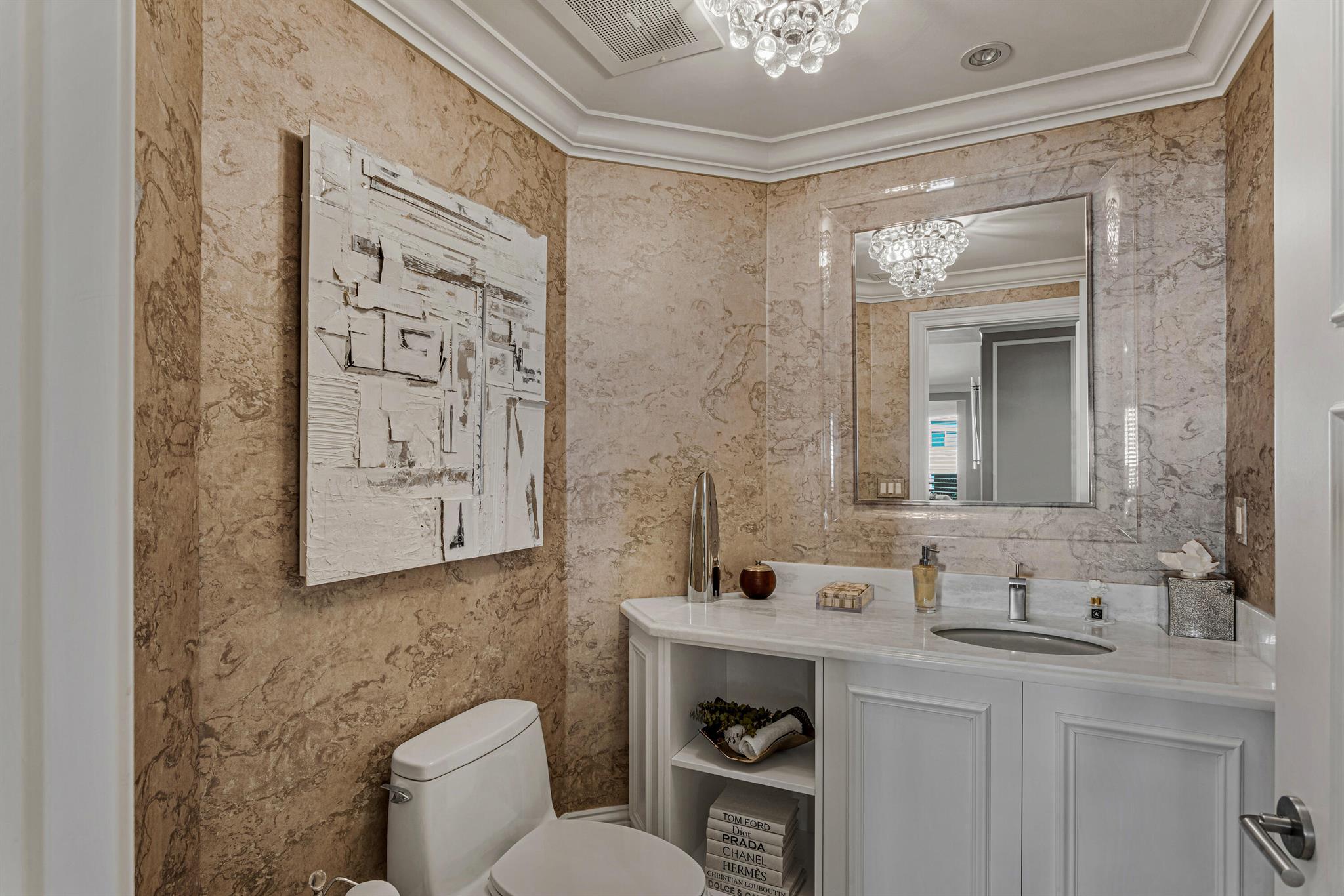 LUXURIA - Residential