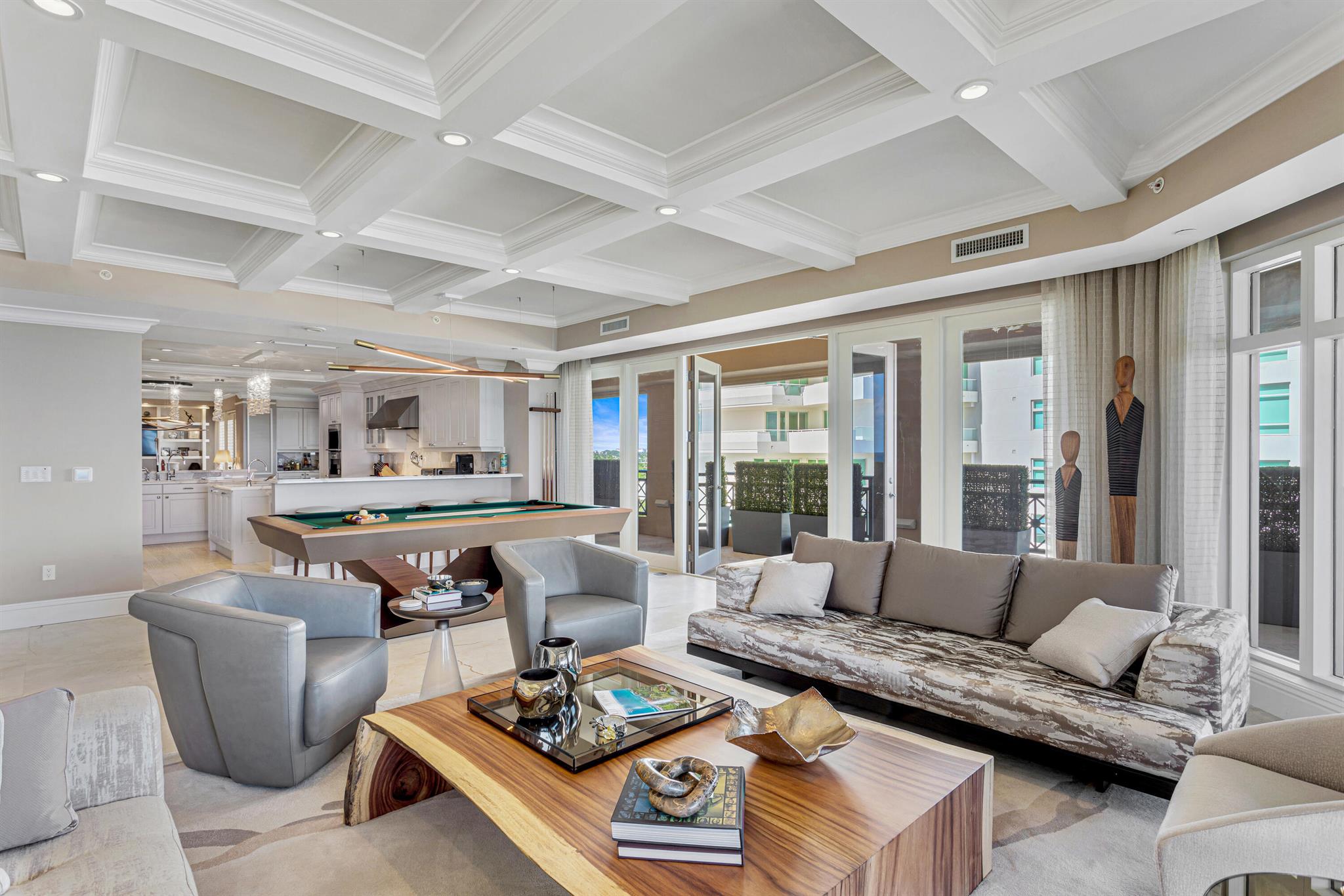 LUXURIA - Residential