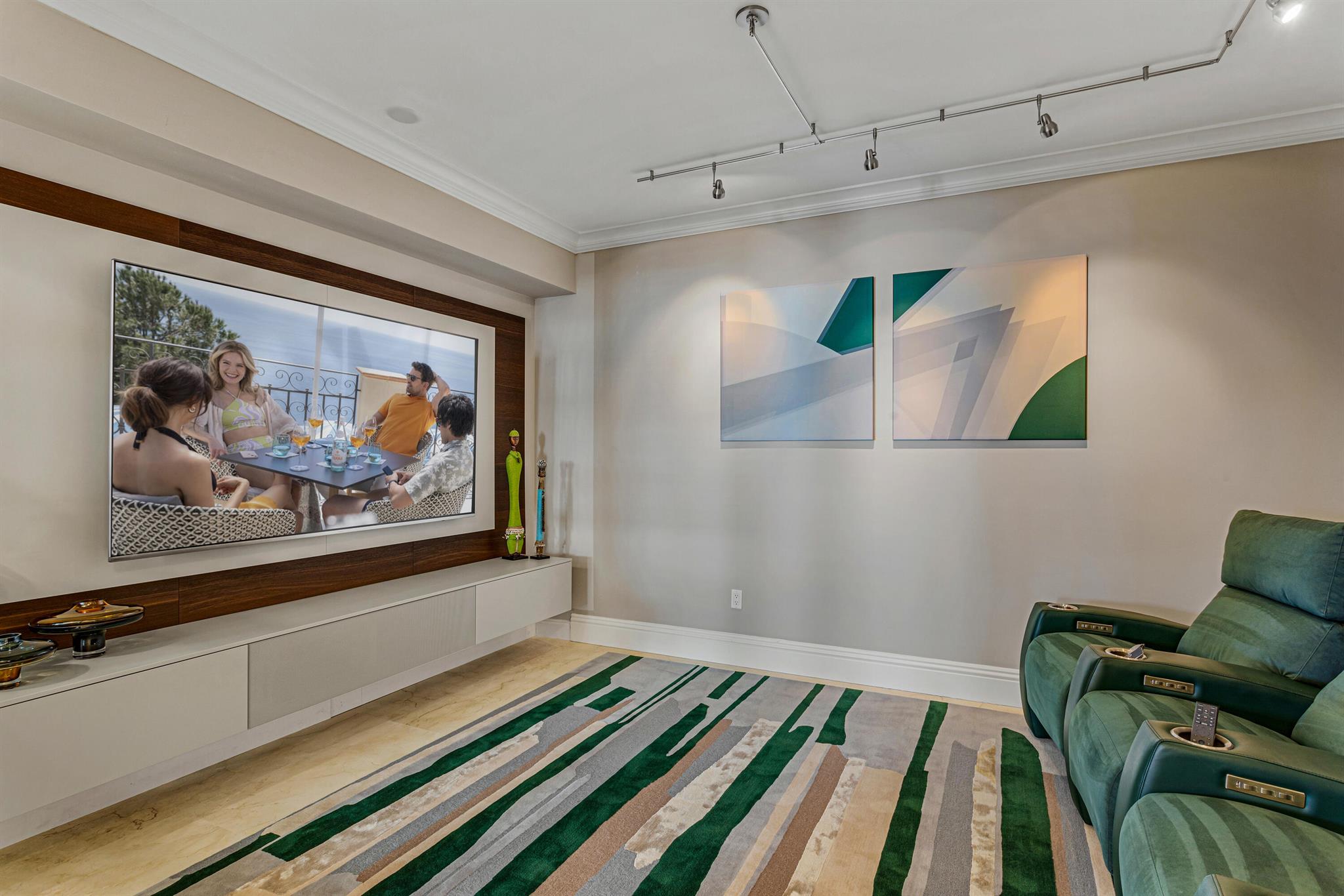 LUXURIA - Residential