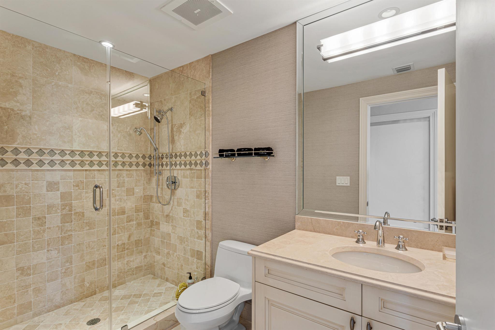 LUXURIA - Residential