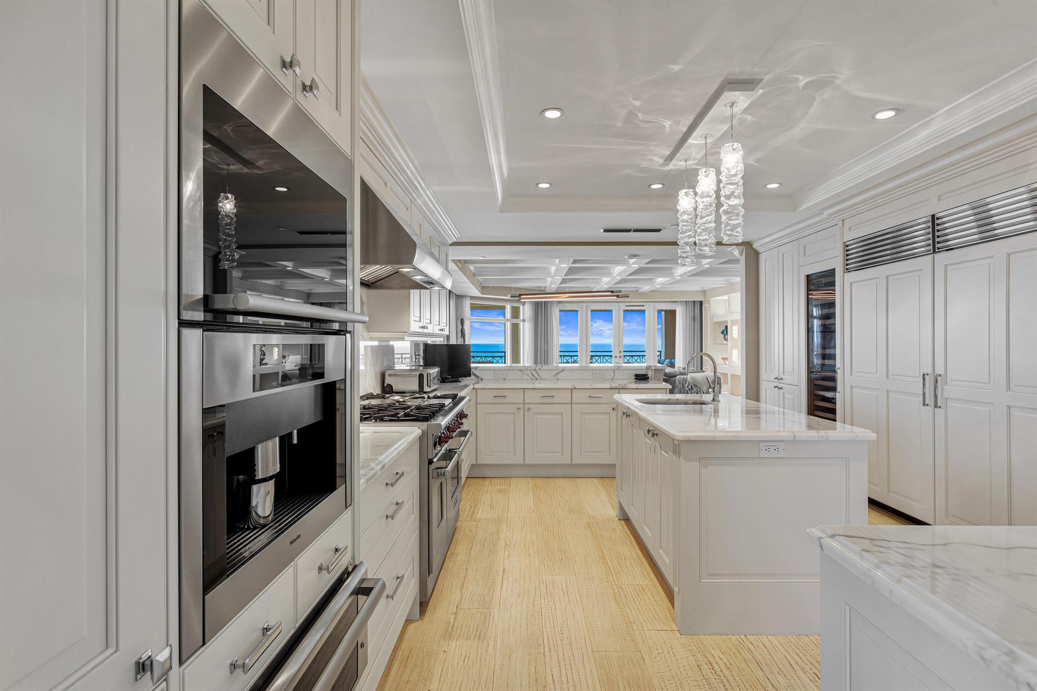 LUXURIA - Residential