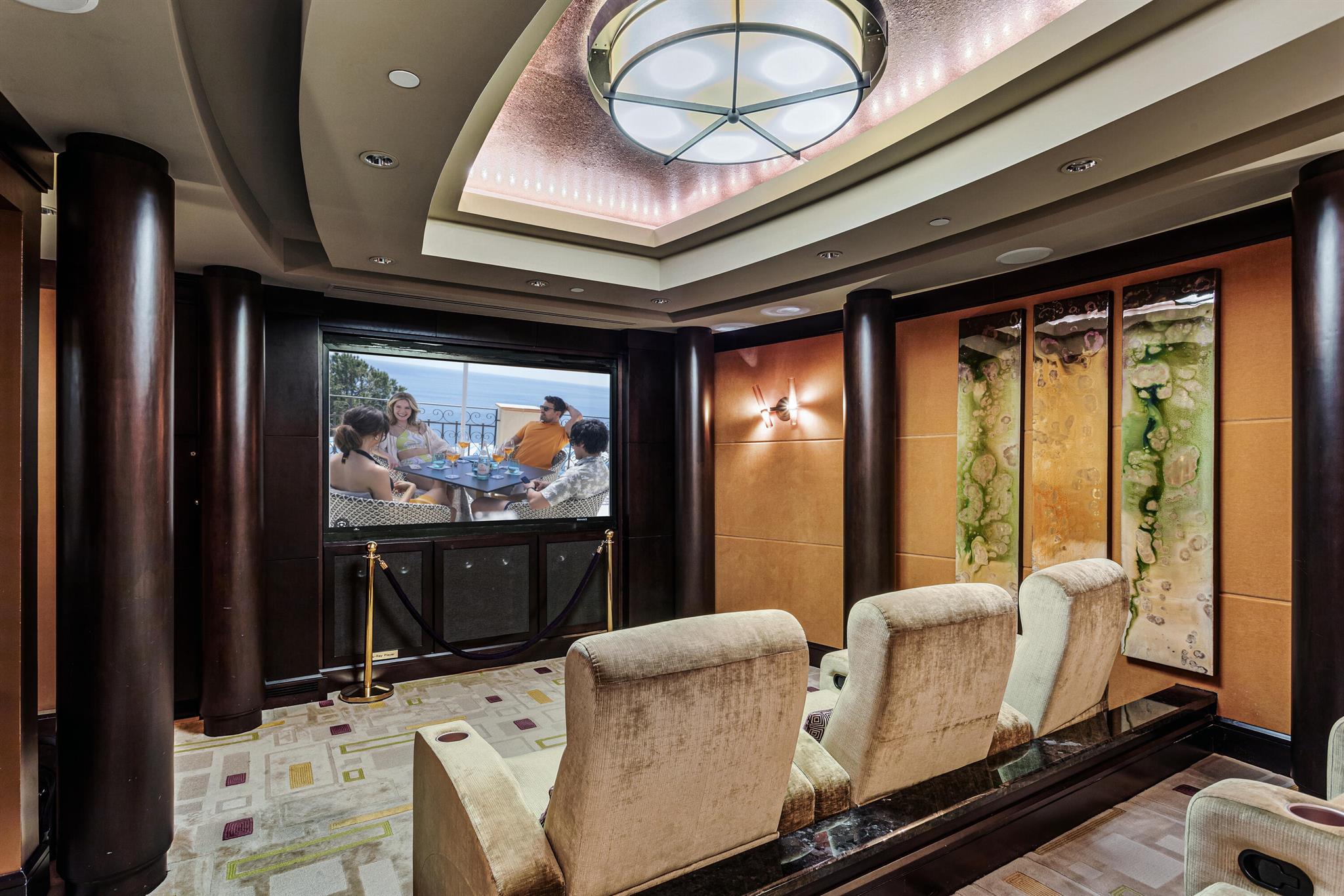 LUXURIA - Residential