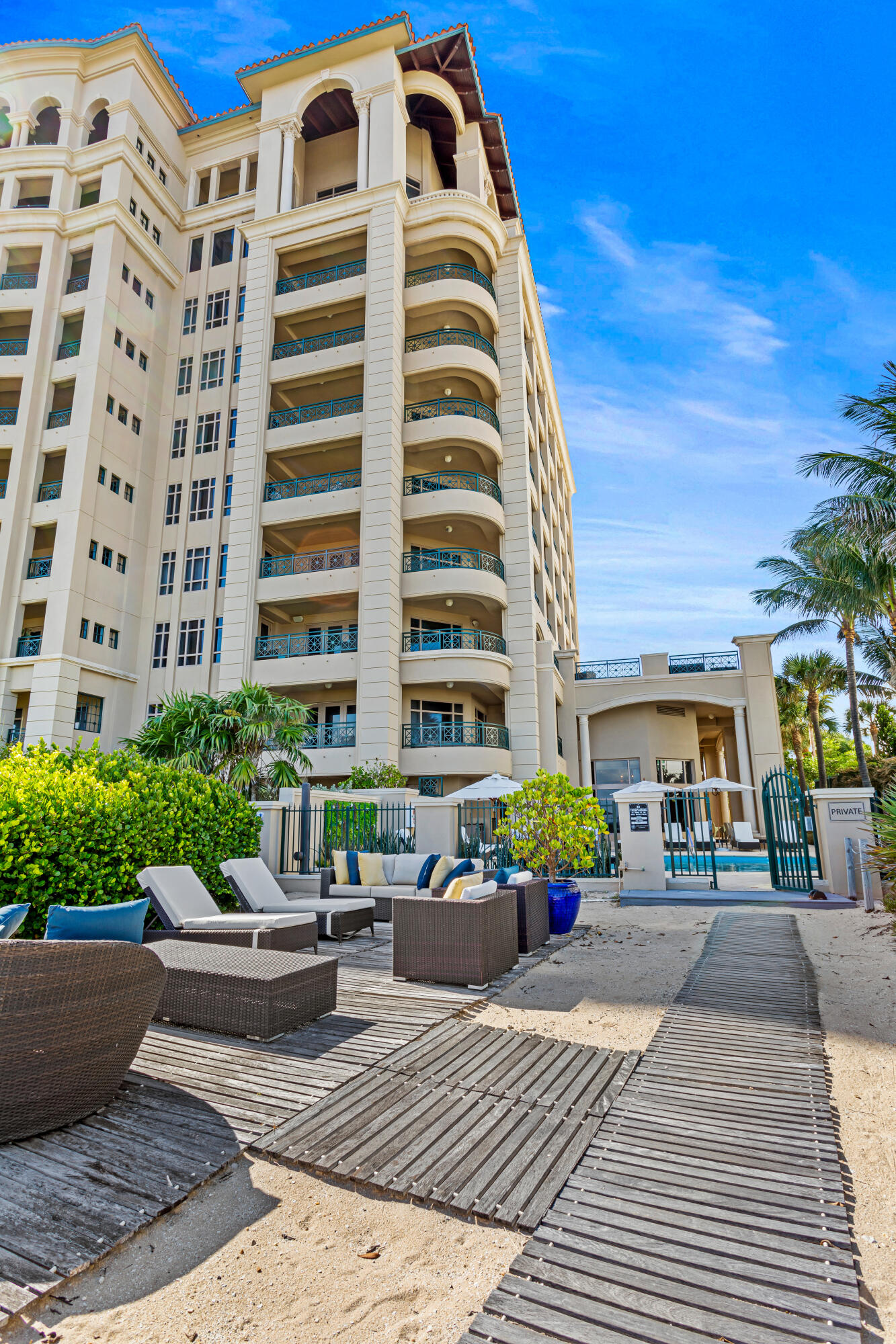 LUXURIA - Residential