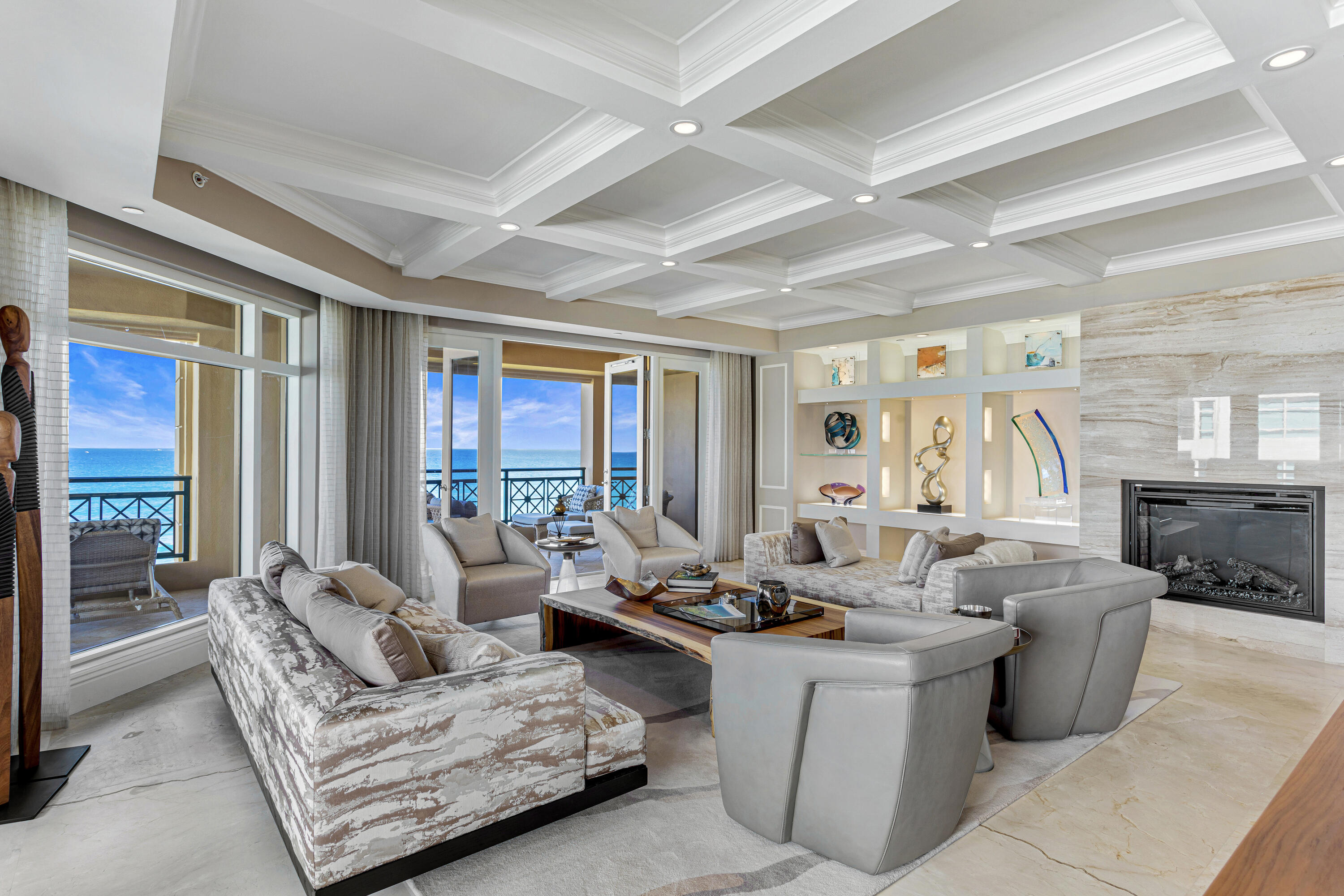 LUXURIA - Residential