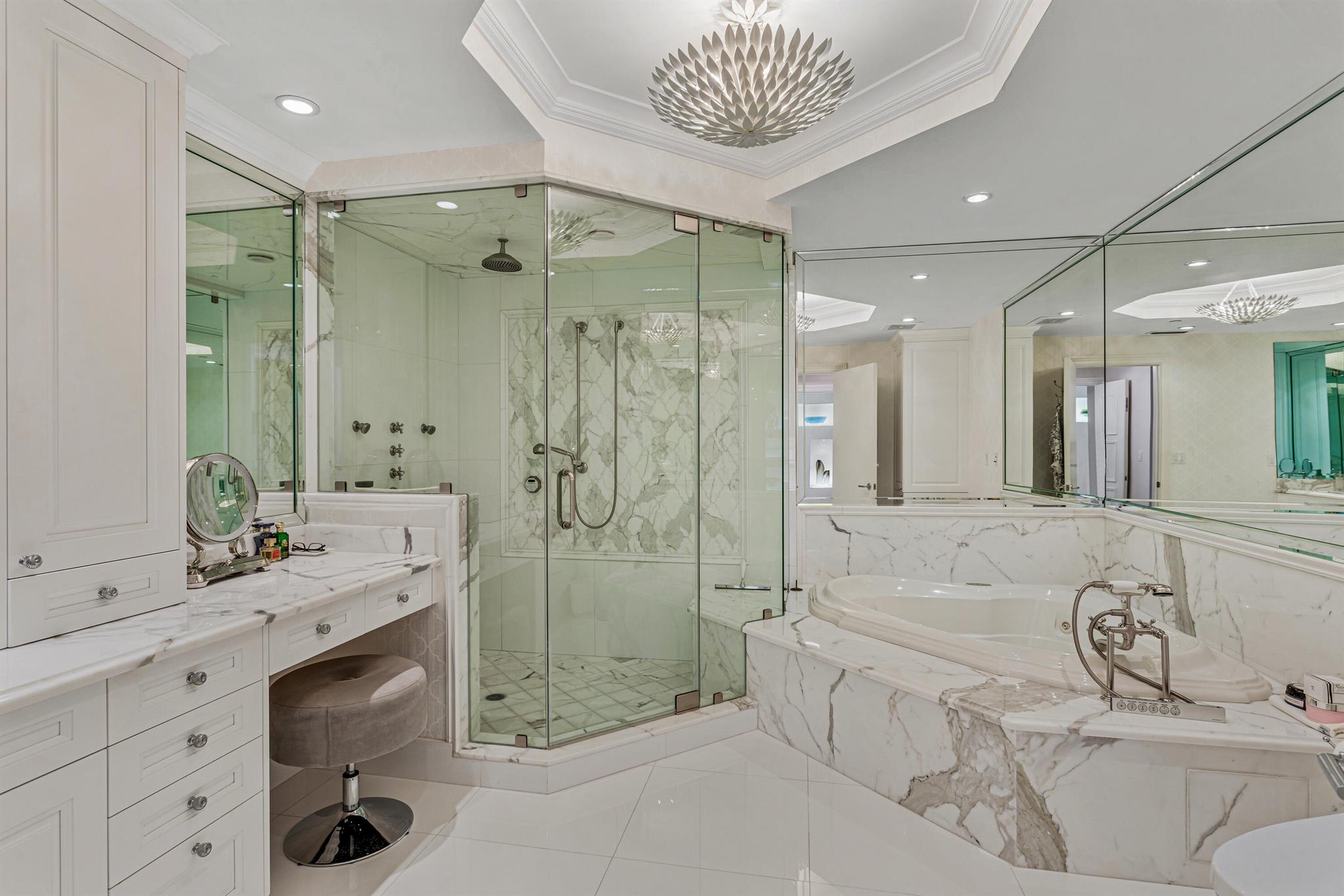 LUXURIA - Residential