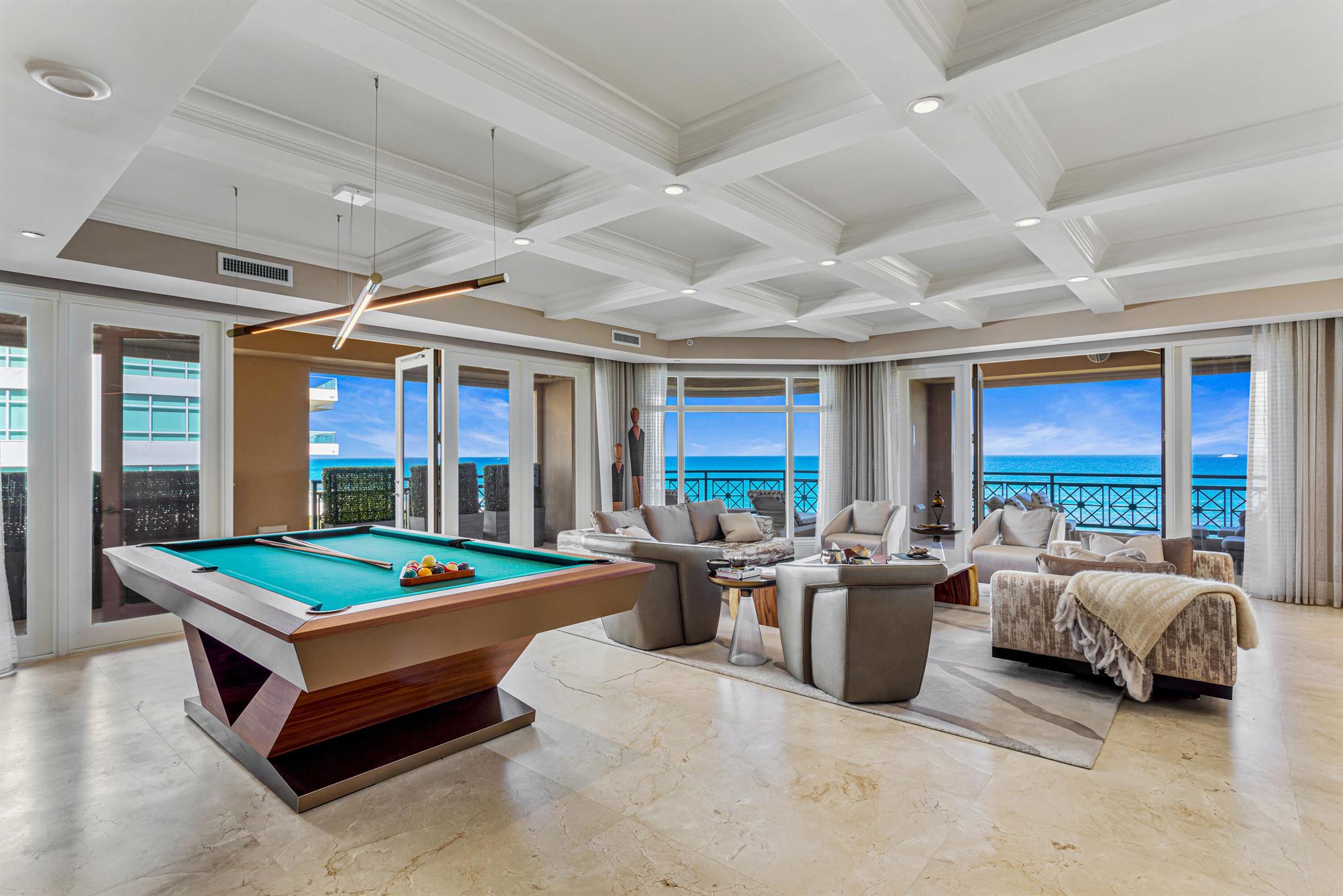 LUXURIA - Residential