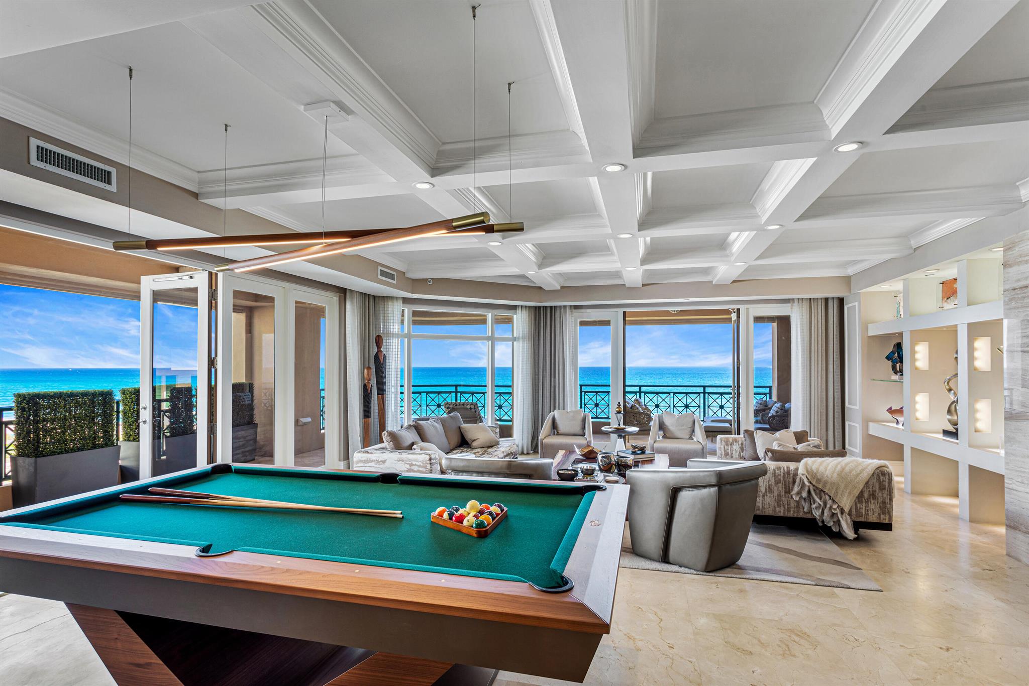 LUXURIA - Residential