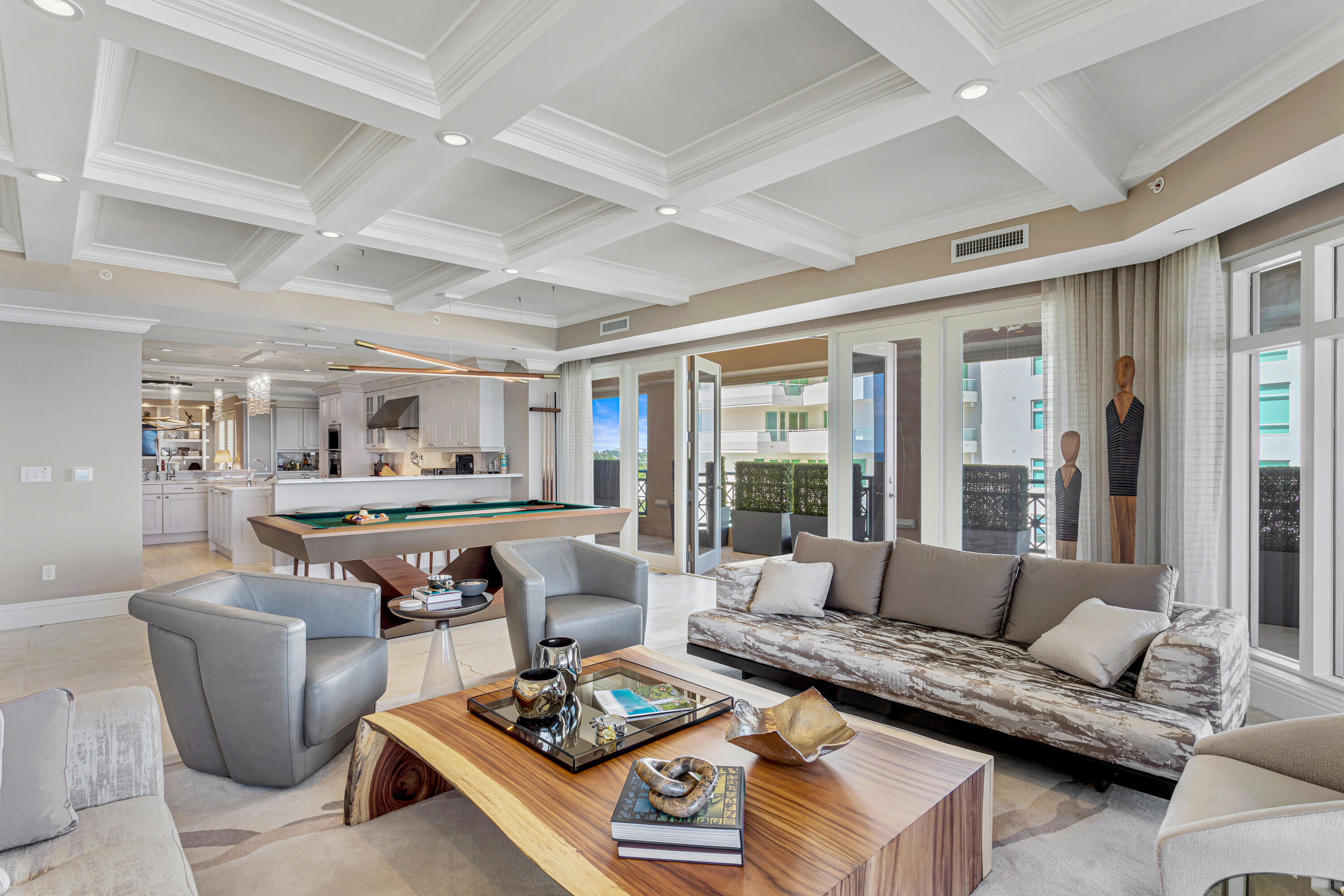 LUXURIA - Residential
