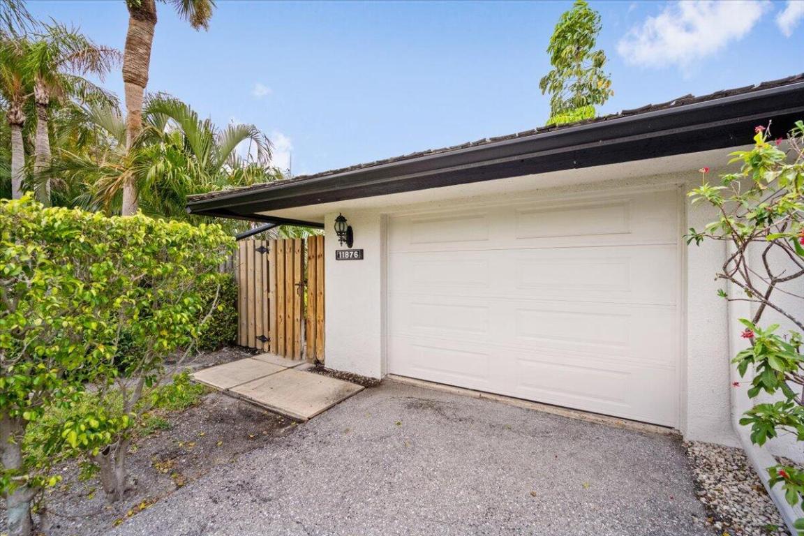 11876 Pebblewood Drive