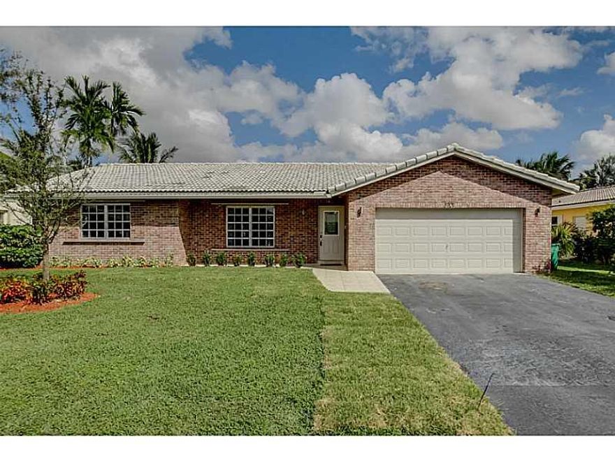 Completely remodeled within the last 30 days! Almost 2,400 air conditioned square feet. Beautiful 20" porcelain tile throughout. Brand new kitchen with white wood cabinets, quartz countertops, and stainless steel appliances. Bathrooms all beautifully remo deled. Split bedroom plan, all bedrooms feature a walk in closet! Bonus HUGE FAMILY ROOM! Brand new flat roof in the back, newly refinished pool, fully fenced in back yard for pets and children. Will FLY OFF THE MARKET! Call Today!