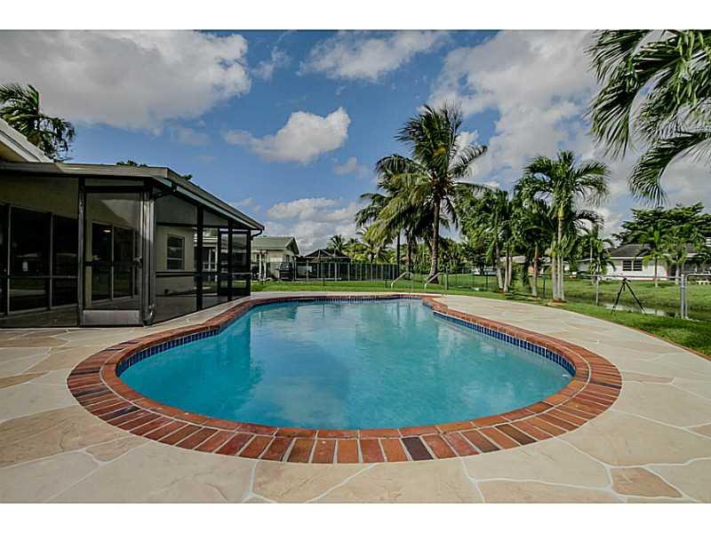 CASTLEWOOD - Residential