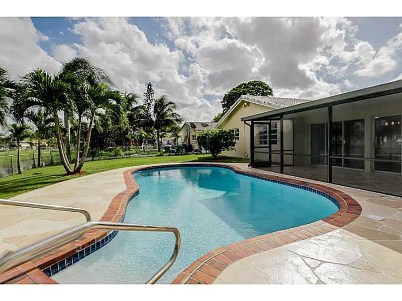 CASTLEWOOD - Residential