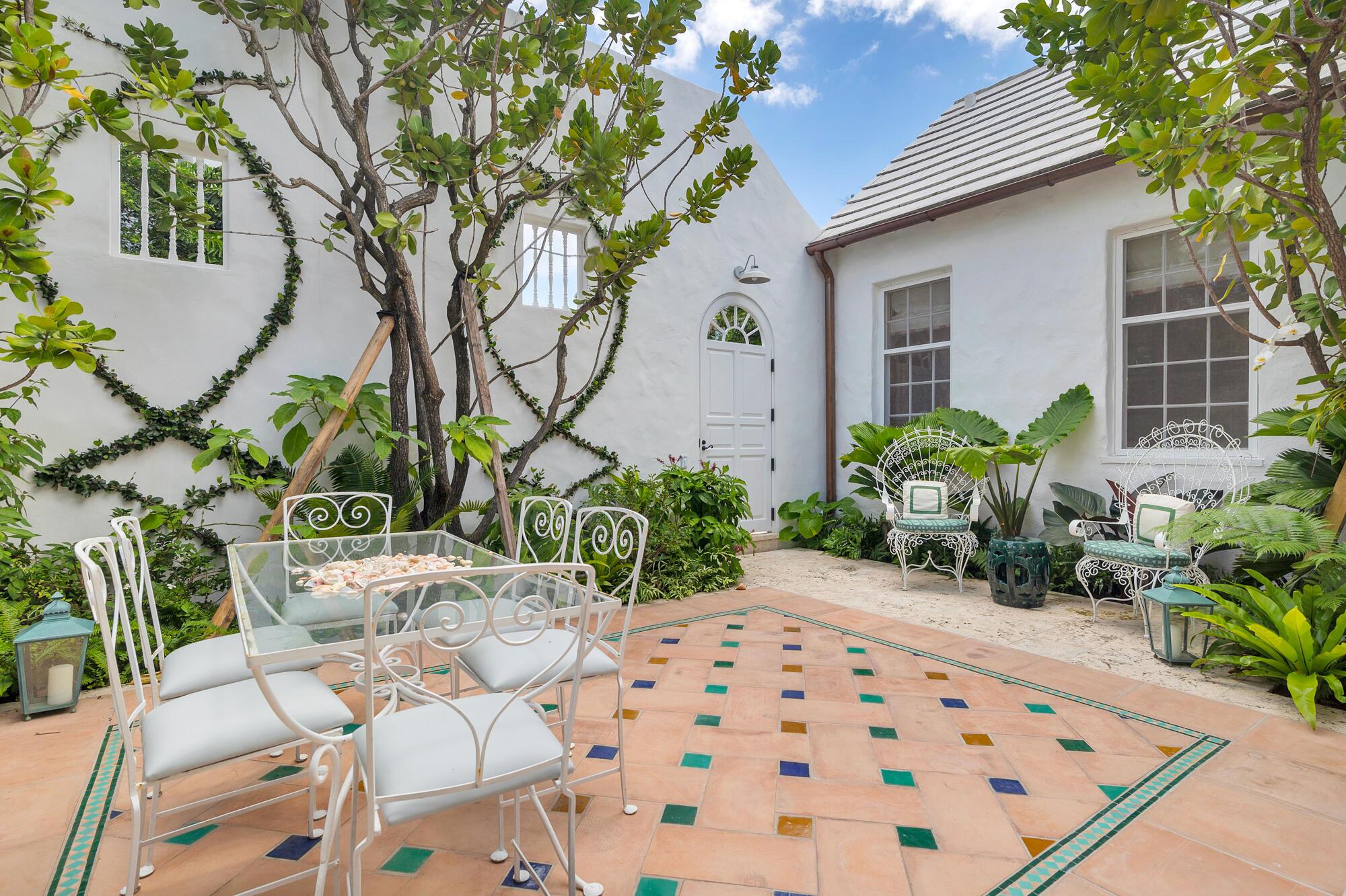 ROYAL PARK - Residential Lease