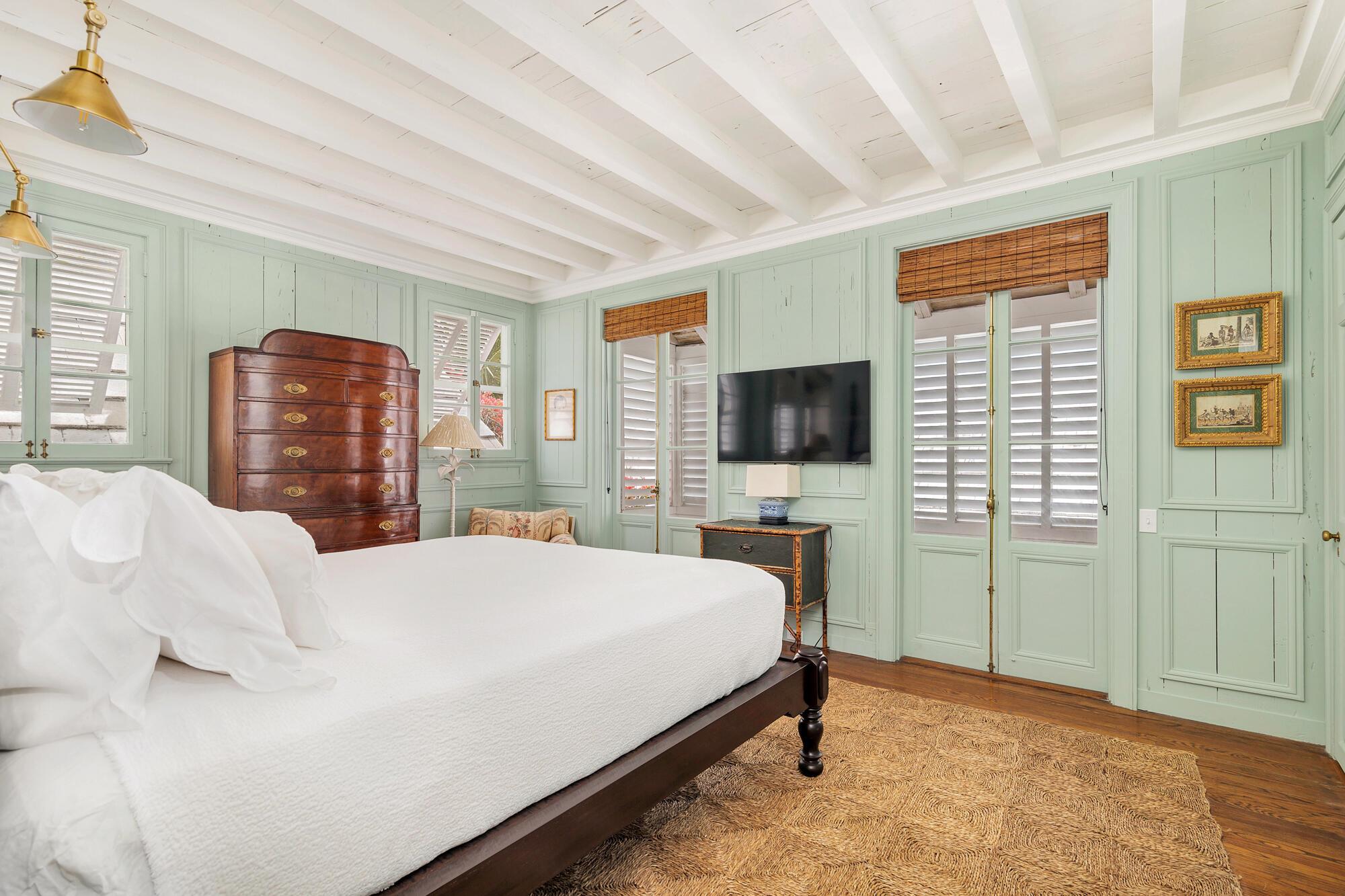 ROYAL PARK - Residential Lease