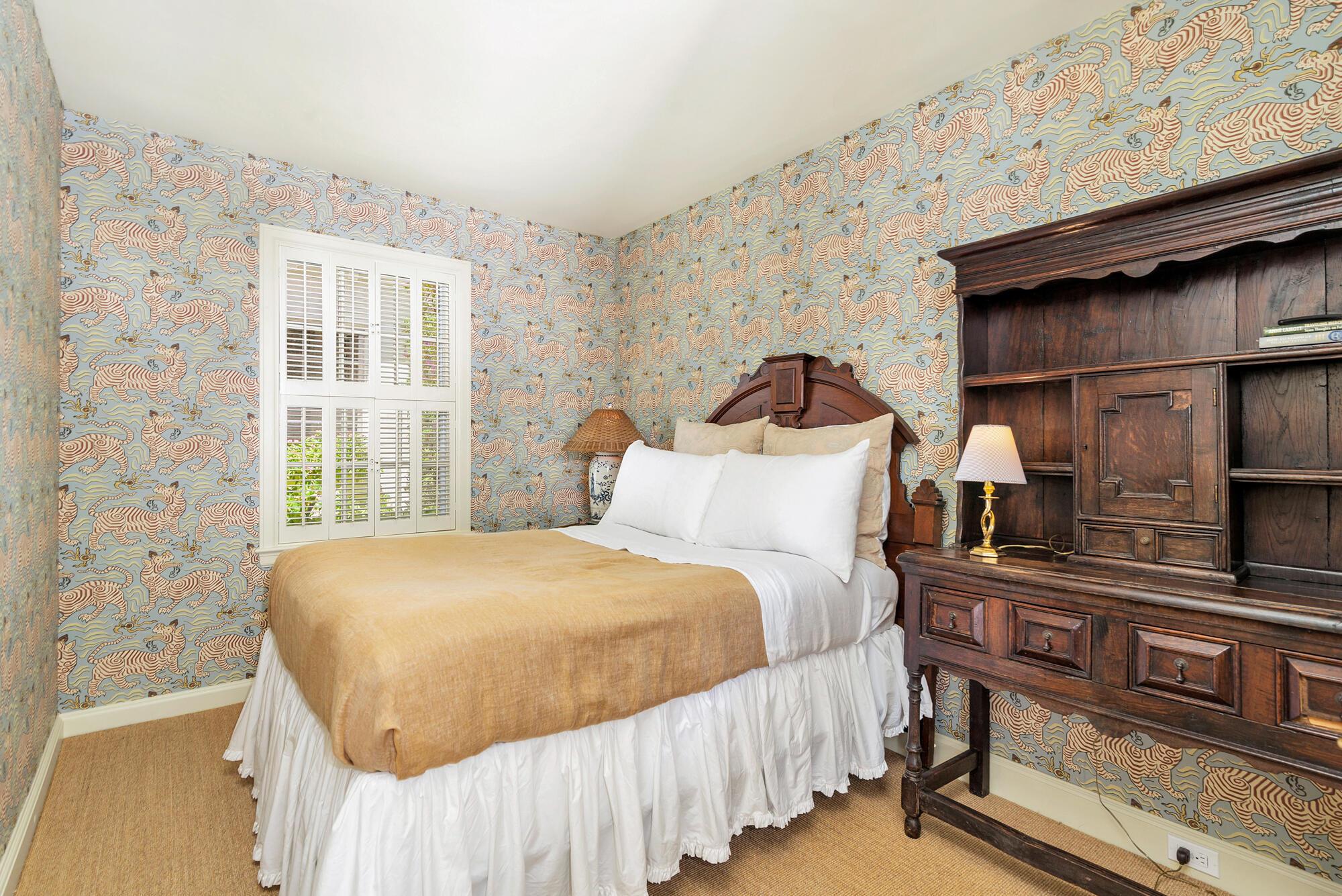 ROYAL PARK - Residential Lease