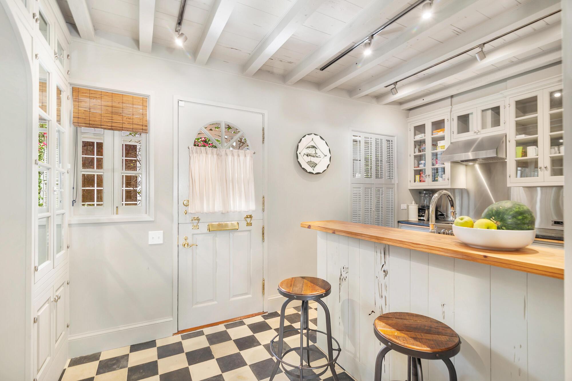 ROYAL PARK - Residential Lease