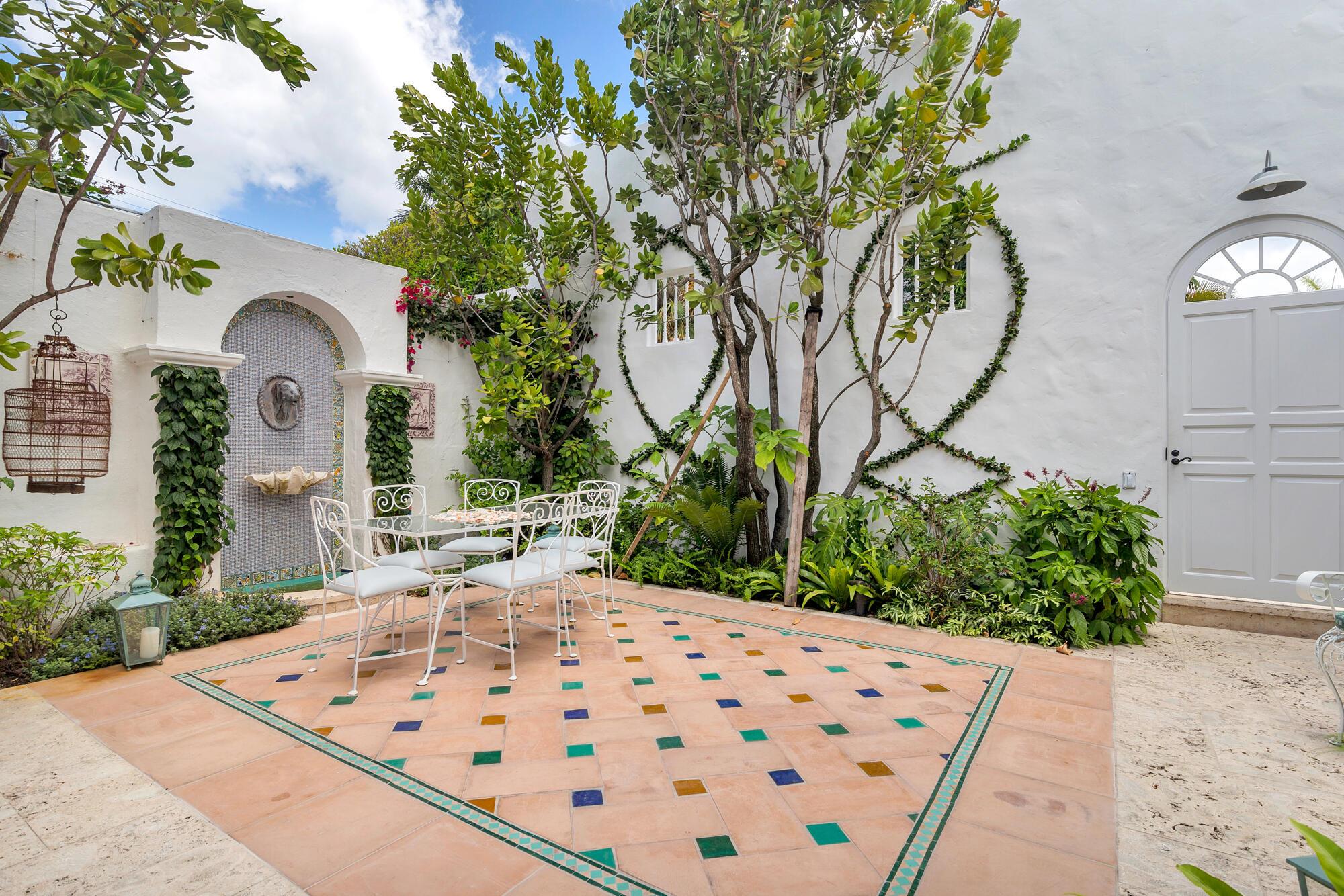 ROYAL PARK - Residential Lease