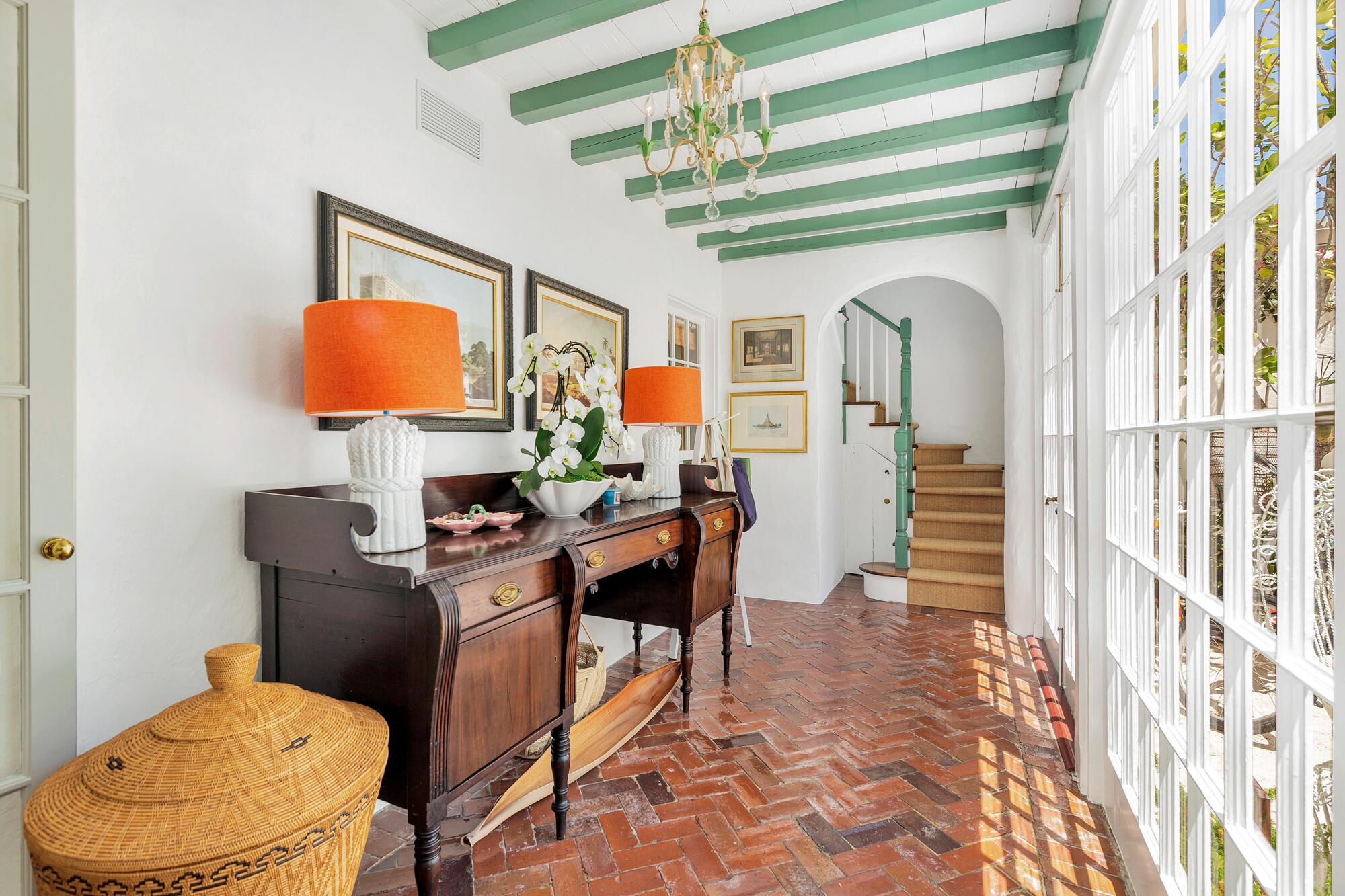 ROYAL PARK - Residential Lease