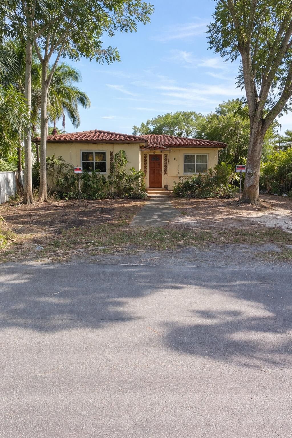 Photo of 601 NW 7th Street, Dania Beach, FL 33004 (MLS # B26015259)