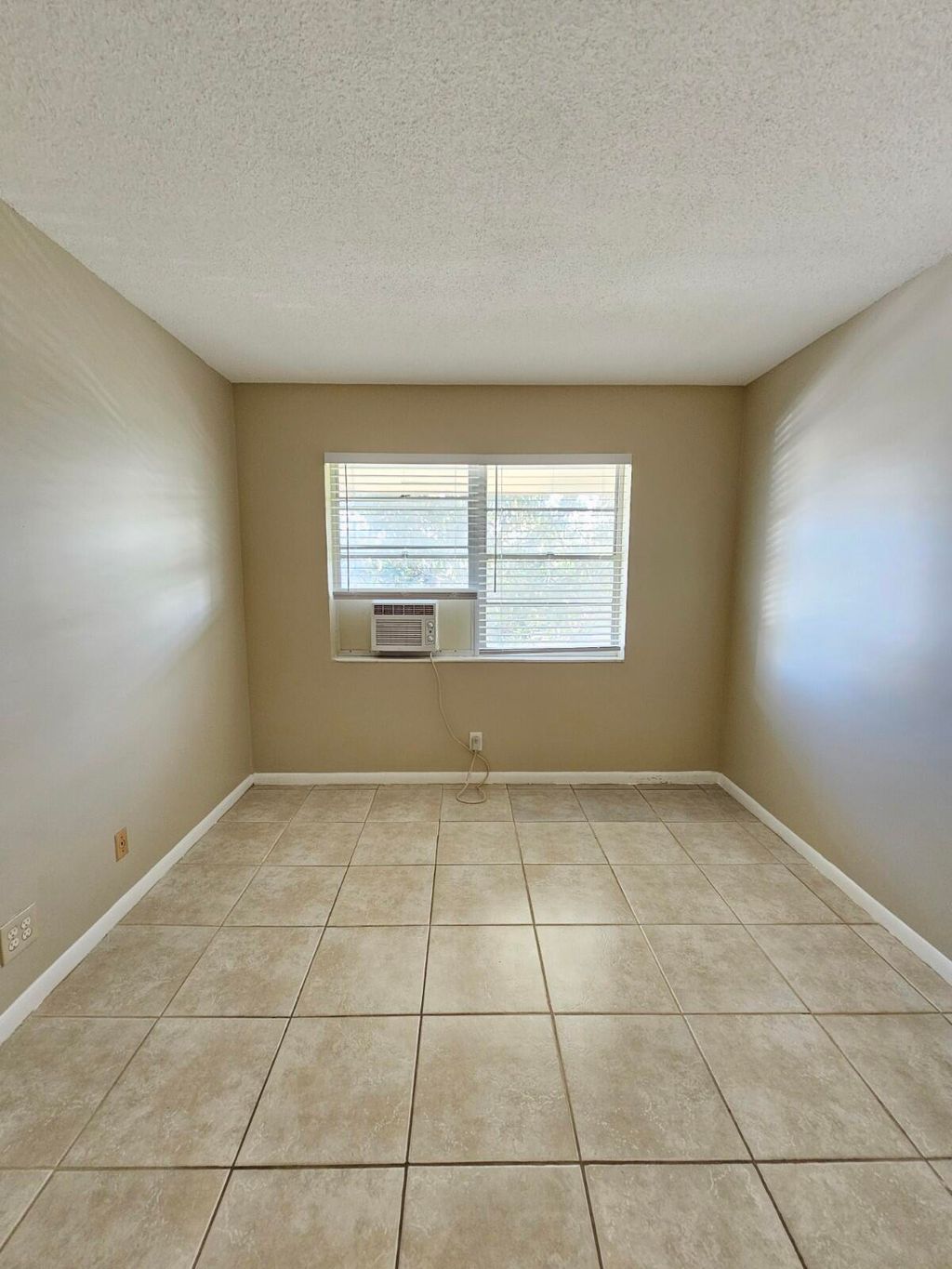 Photo of 114 Norwich E, West Palm Beach, FL 33417 (MLS # R11150636)