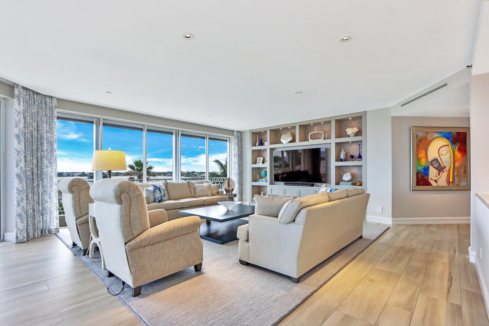 Claridge Condo - Residential