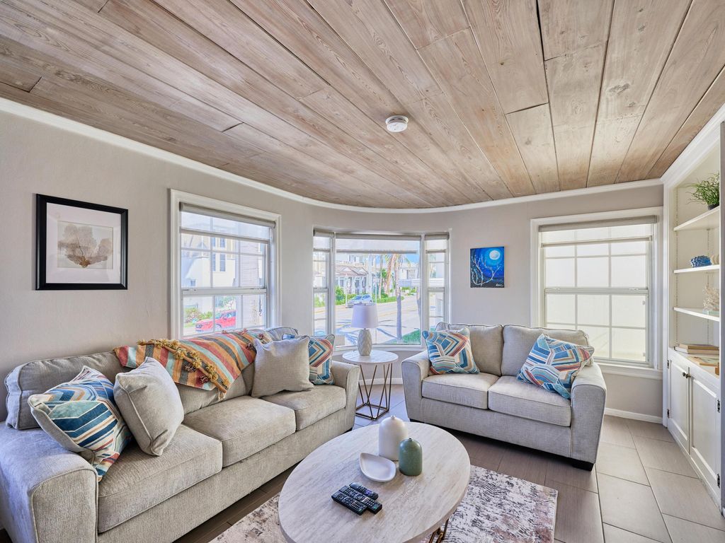 Photo of 1214 E Atlantic Avenue E #1, Delray Beach, FL 33483 (MLS # B26003788)