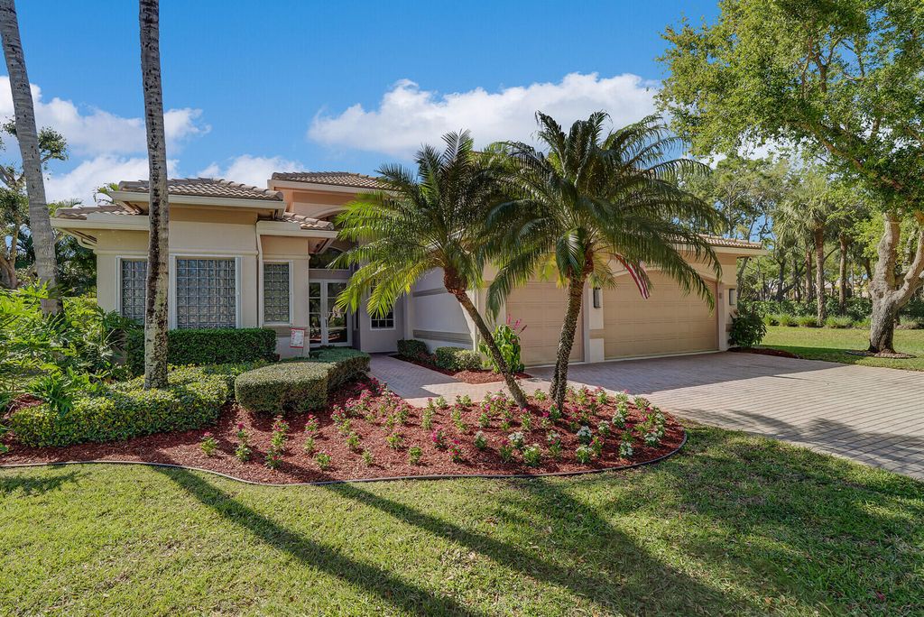 Photo of 10733 Castle Oak Drive, Boynton Beach, FL 33473 (MLS # R11070298)
