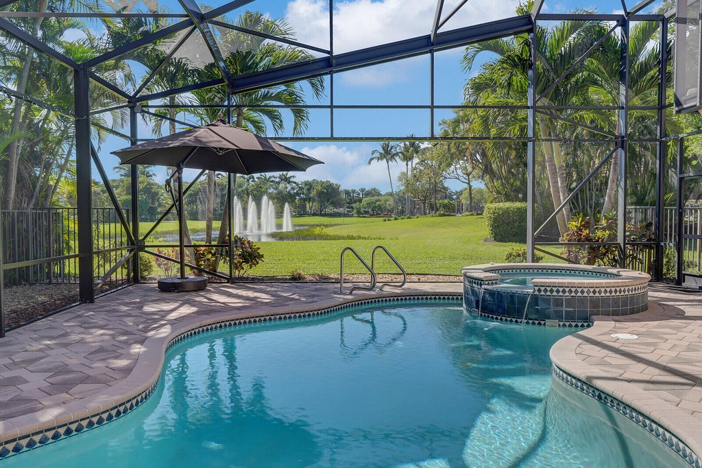 Photo of 10733 Castle Oak Drive, Boynton Beach, FL 33473 (MLS # R11070298)