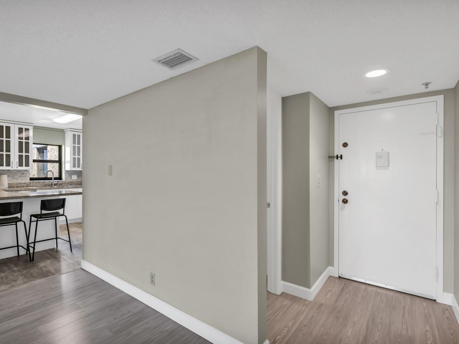 Country Club Apts - Residential