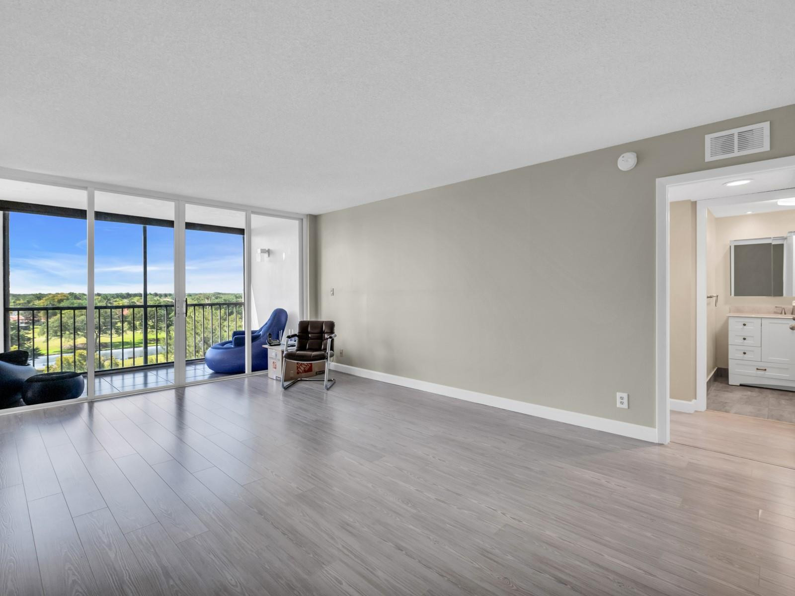 Country Club Apts - Residential