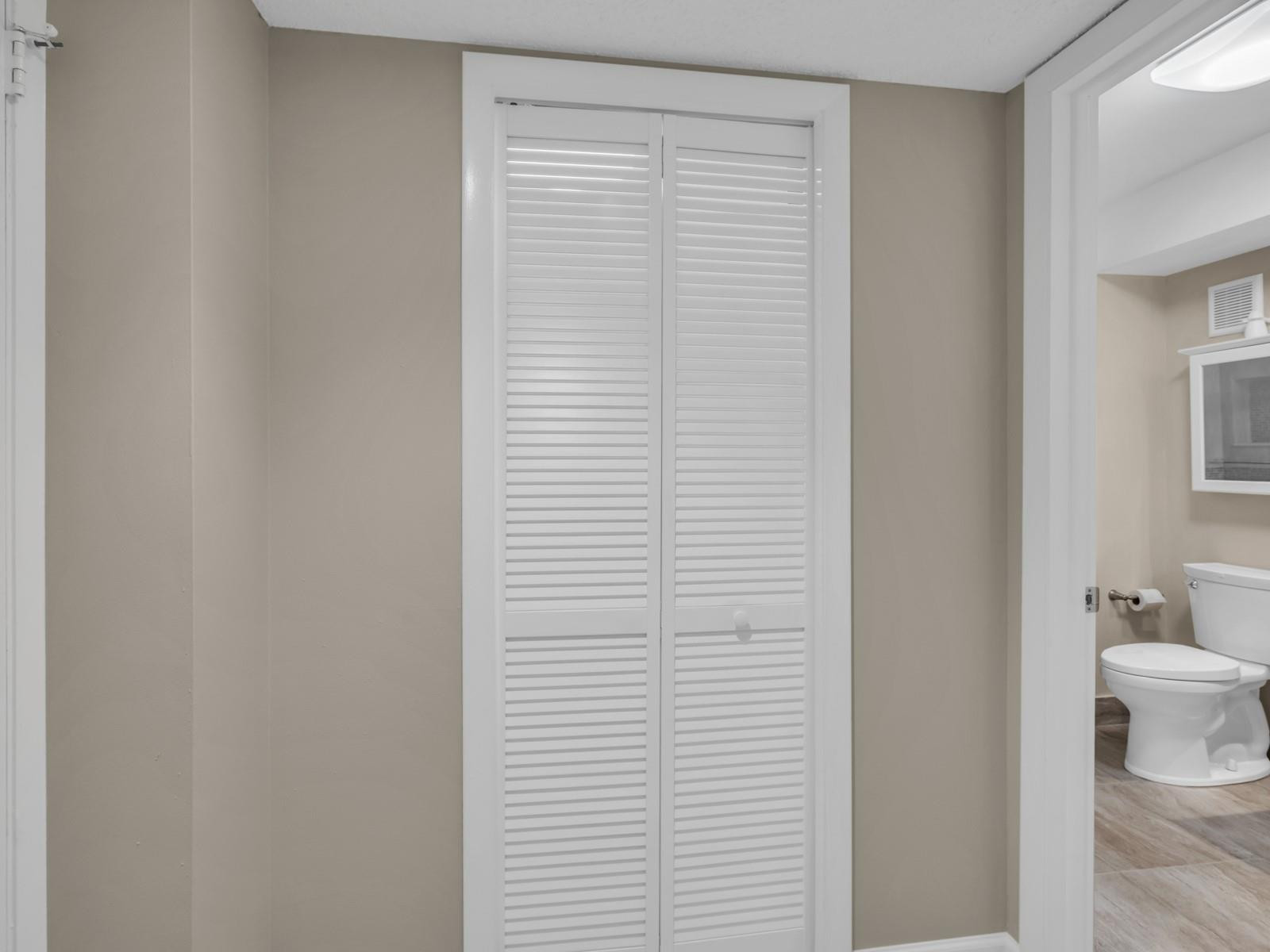 Country Club Apts - Residential