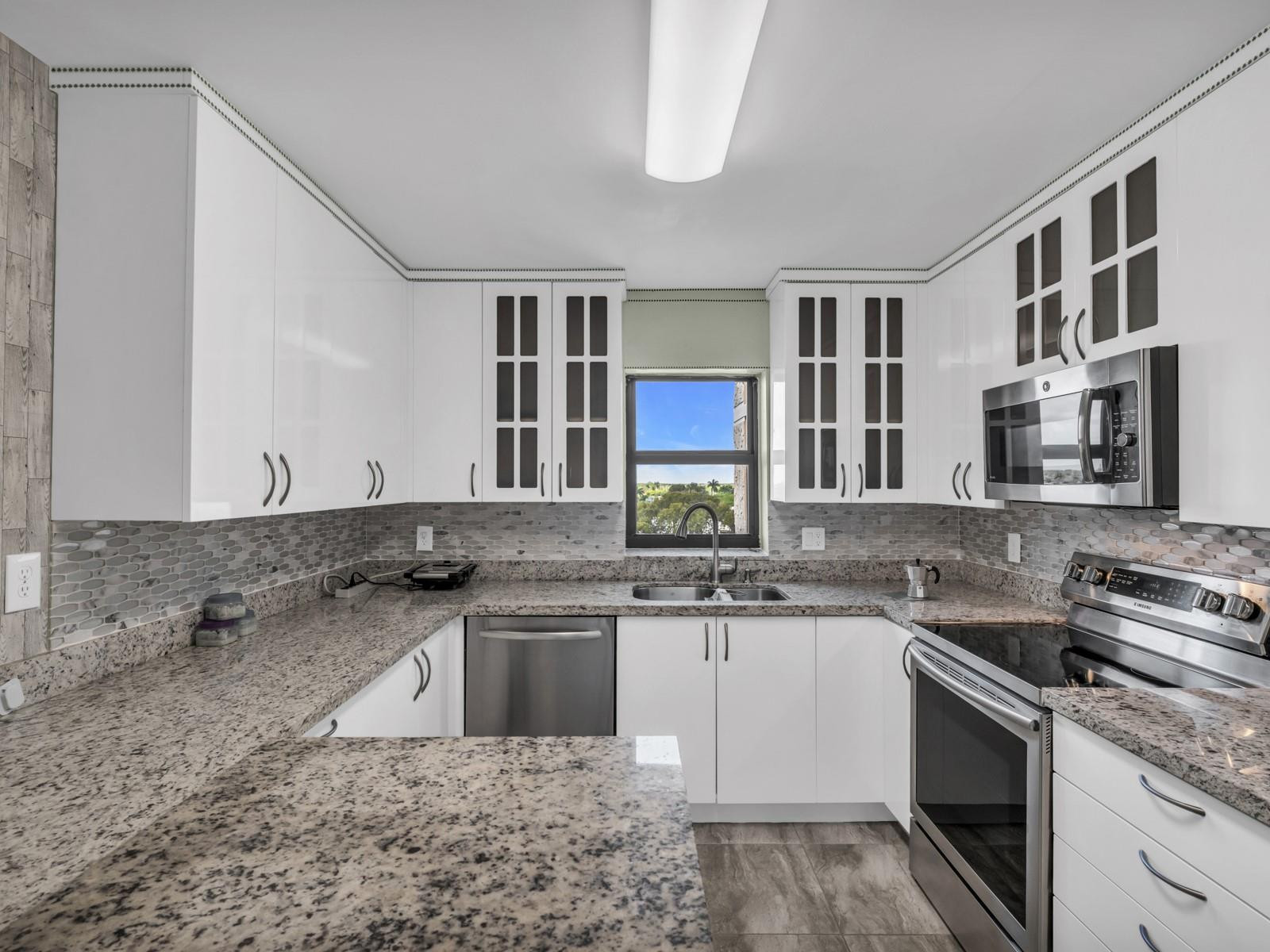 Country Club Apts - Residential