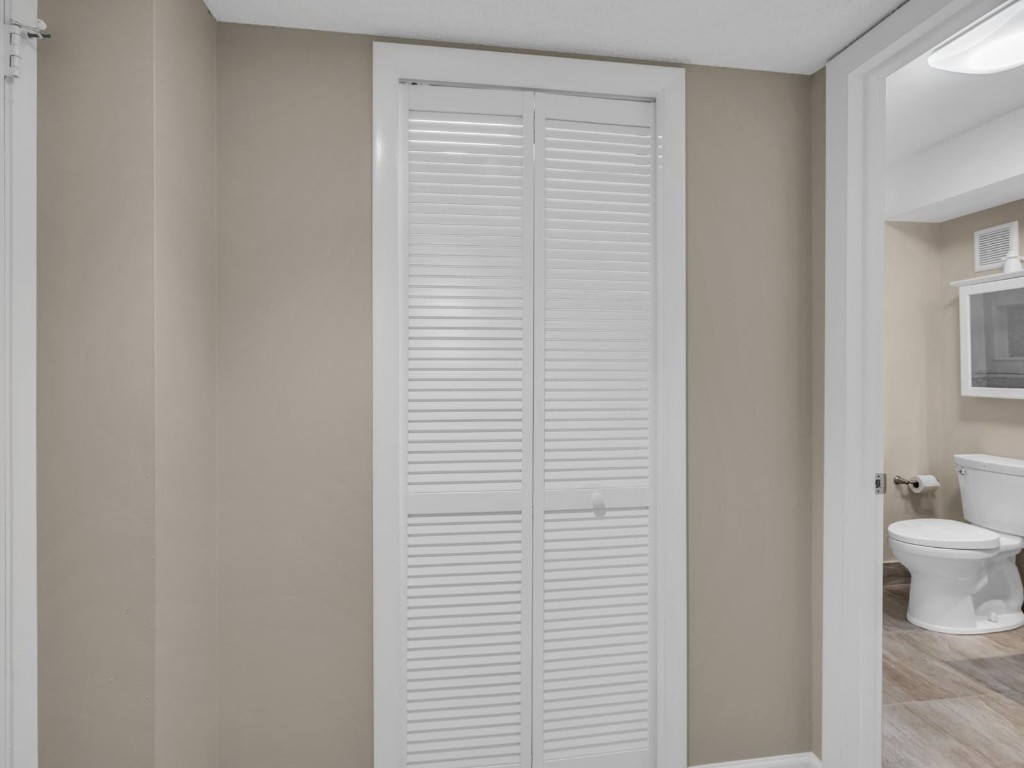 Country Club Apts - Residential