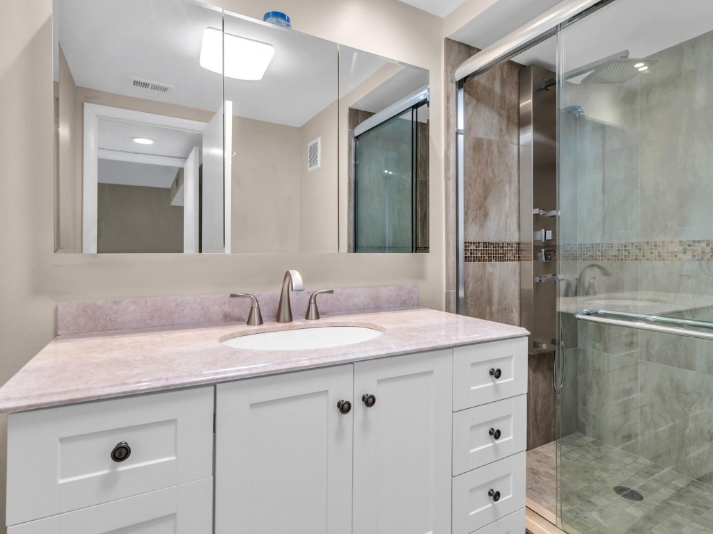 Country Club Apts - Residential