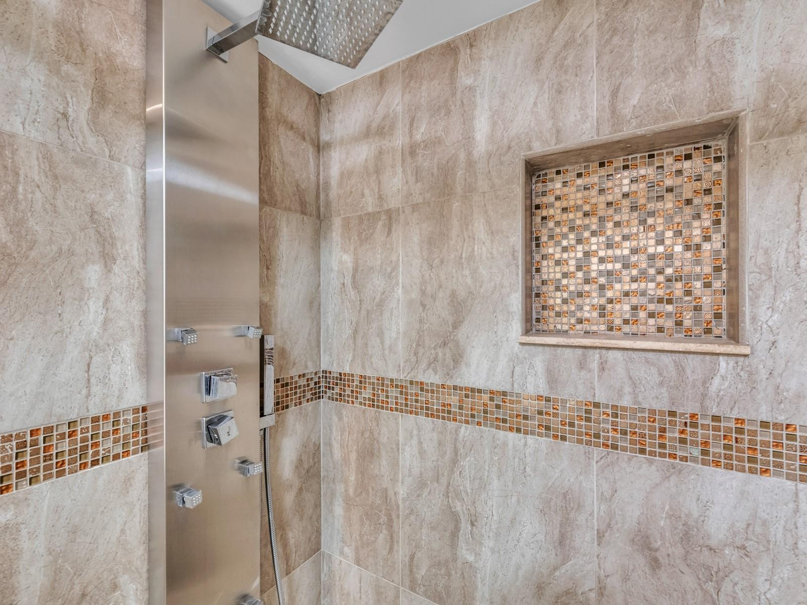 Country Club Apts - Residential