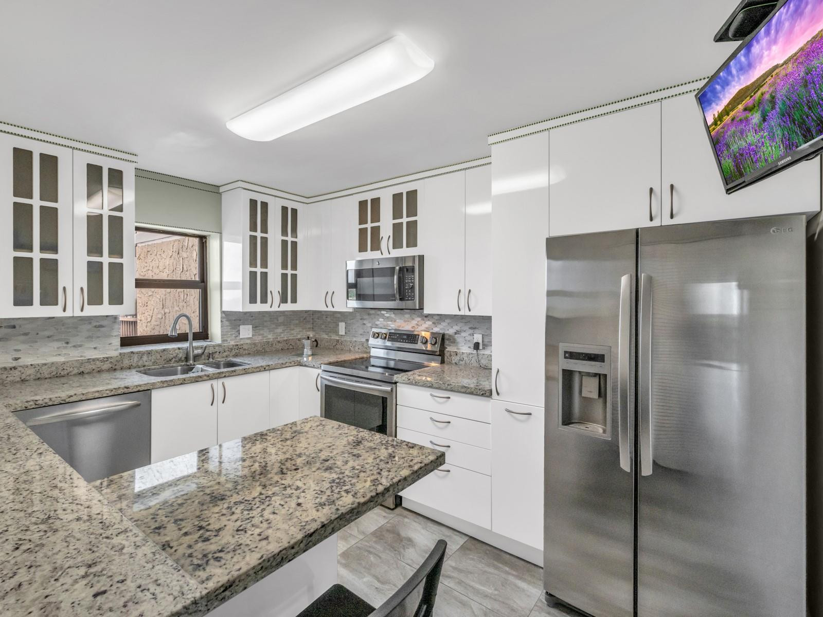 Country Club Apts - Residential