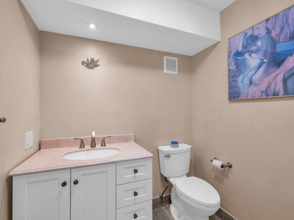 Country Club Apts - Residential