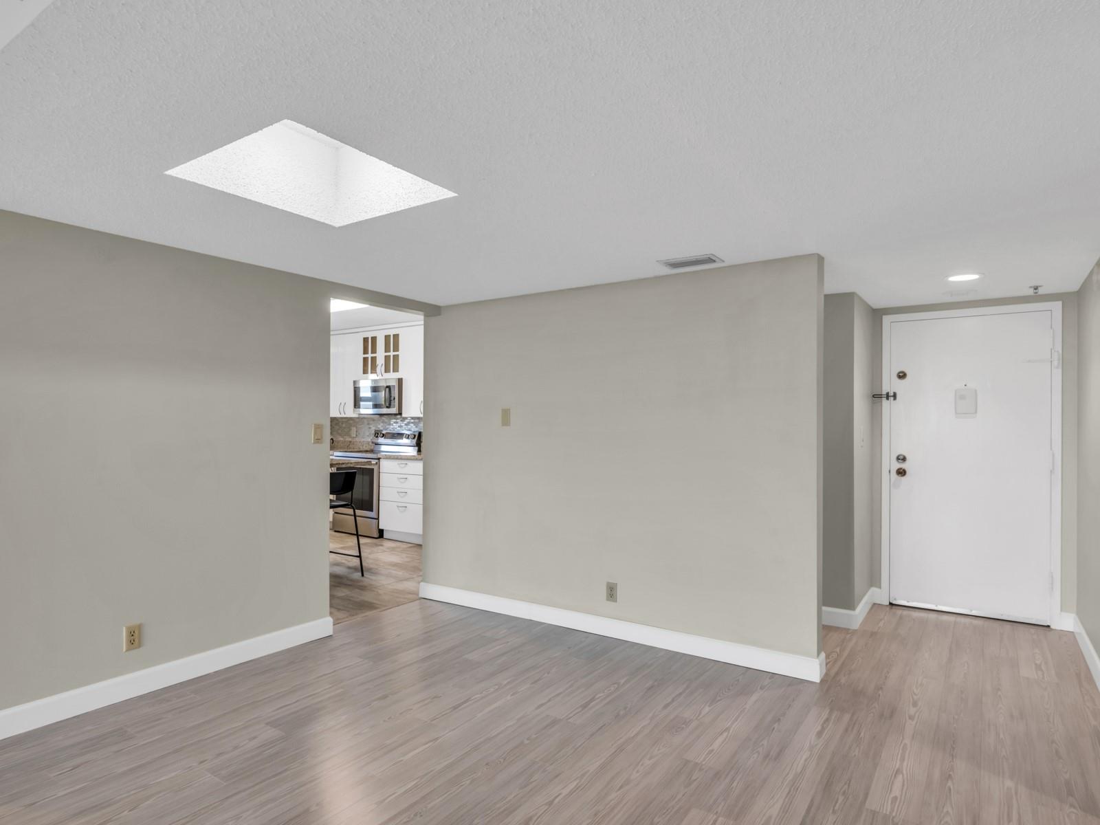 Country Club Apts - Residential